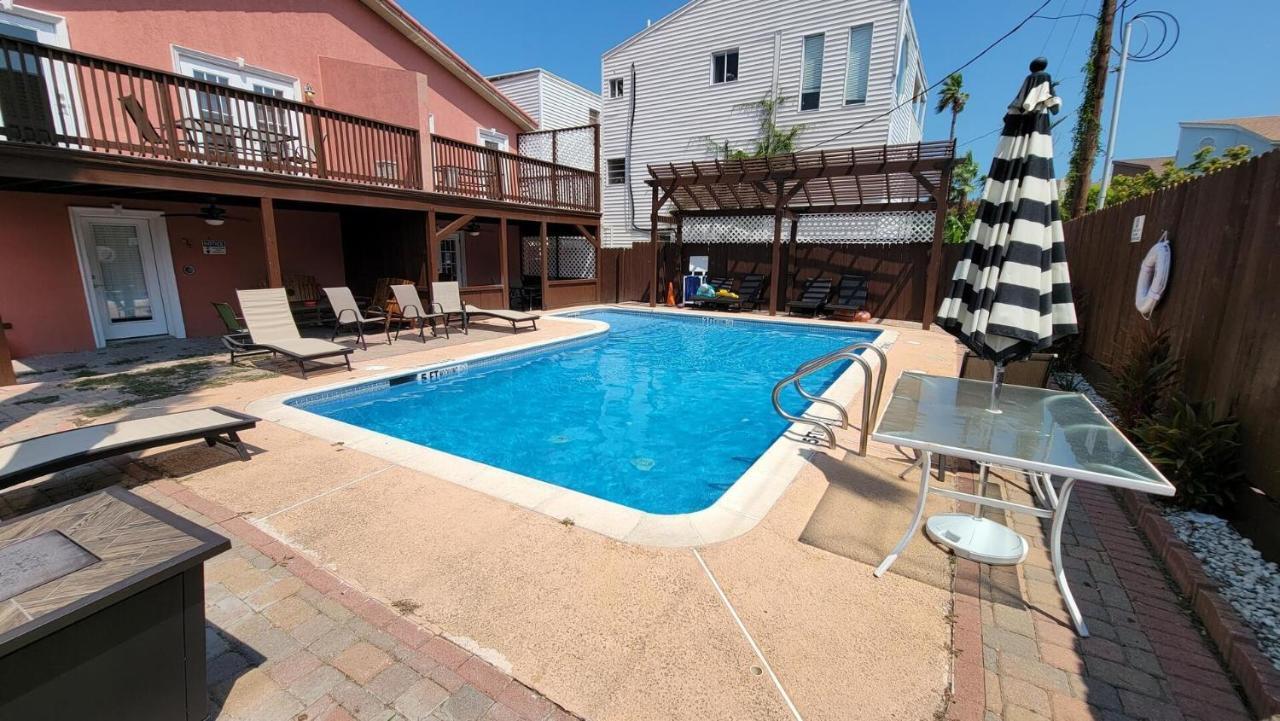 Cozy 2 Bedroom With Big Pool - Campeche Triplex Unit C Home South Padre Island Exterior photo