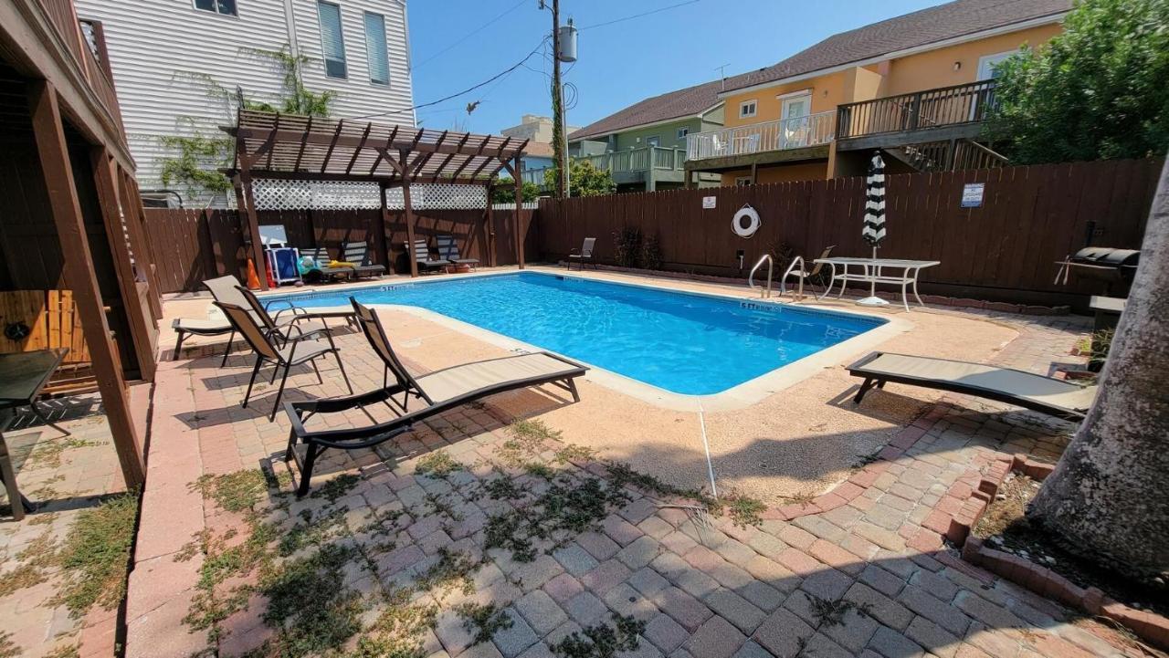 Cozy 2 Bedroom With Big Pool - Campeche Triplex Unit C Home South Padre Island Exterior photo