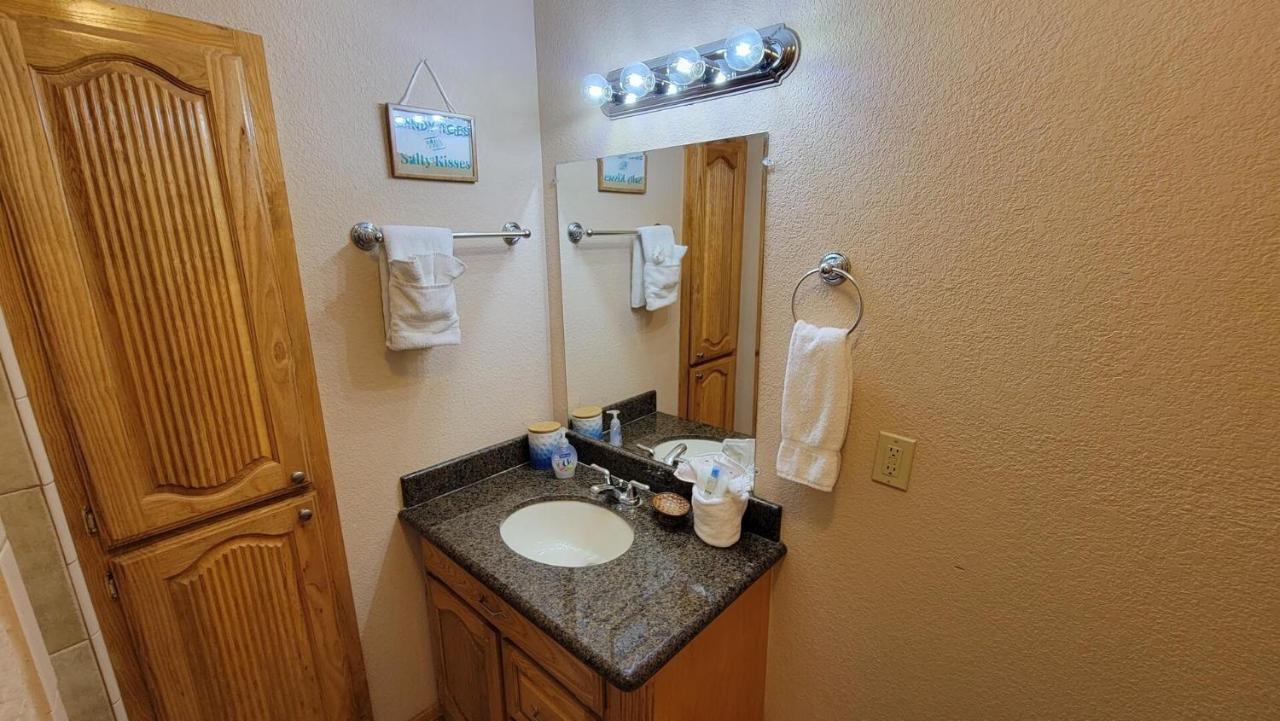 Cozy 2 Bedroom With Big Pool - Campeche Triplex Unit C Home South Padre Island Exterior photo